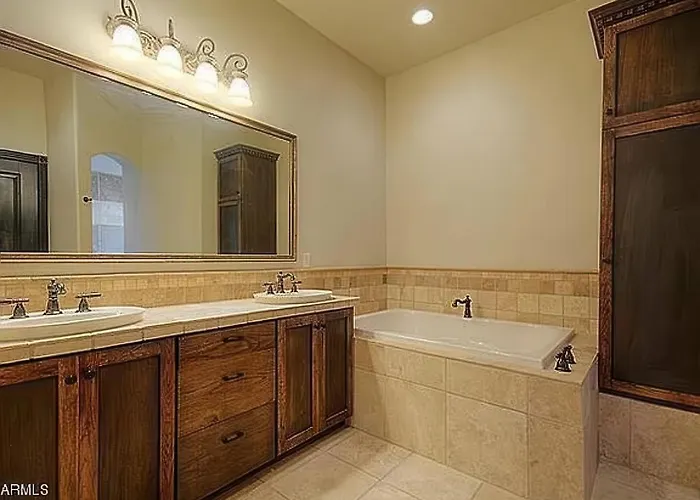 Dom wakacyjny Luxe Ranch W Four Peaks Views Outdoor Fireplace
